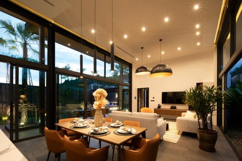 Chalet de 4 dormitorios en Rawai, Tailandia № 166514 - foto 18