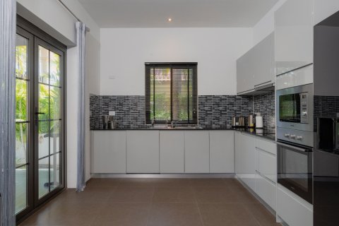 Casa de 3 dormitorios en Hua Hin, Tailandia № 168124 - foto 14
