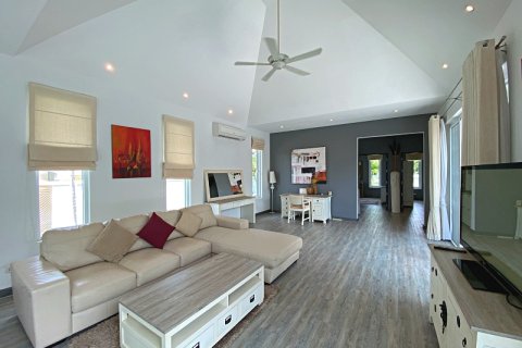 Chalet de 3 dormitorios en Hua Hin, Tailandia № 168356 - foto 17