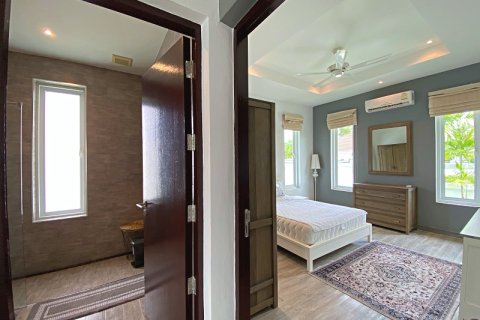 Chalet de 3 dormitorios en Hua Hin, Tailandia № 168356 - foto 30