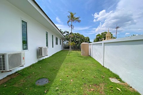 Chalet de 3 dormitorios en Hua Hin, Tailandia № 168356 - foto 12
