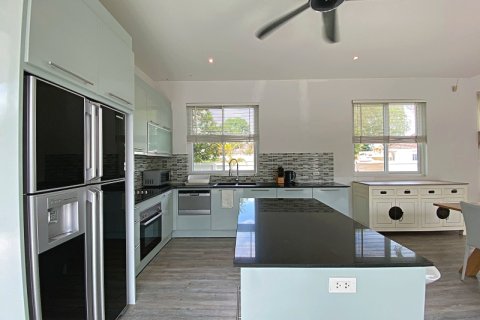 Chalet de 3 dormitorios en Hua Hin, Tailandia № 168356 - foto 16
