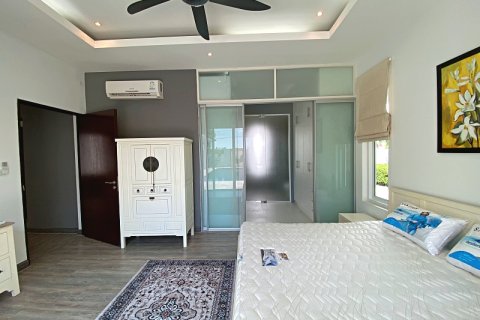 Chalet de 3 dormitorios en Hua Hin, Tailandia № 168356 - foto 22