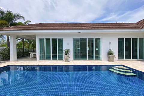 Chalet de 3 dormitorios en Hua Hin, Tailandia № 168356 - foto 4