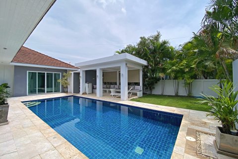 Chalet de 3 dormitorios en Hua Hin, Tailandia № 168356 - foto 2