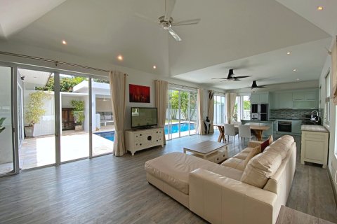 Chalet de 3 dormitorios en Hua Hin, Tailandia № 168356 - foto 14