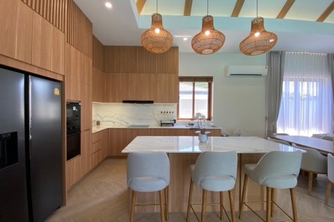 Chalet de 4 dormitorios en Hua Hin, Tailandia № 168386 - foto 14