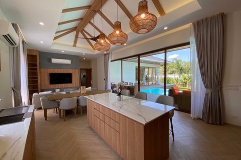 Chalet de 4 dormitorios en Hua Hin, Tailandia № 168386 - foto 9