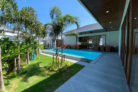 Chalet de 4 dormitorios en Hua Hin, Tailandia № 168386 - foto 4