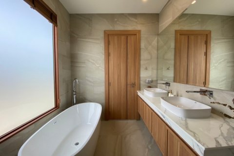 Chalet de 4 dormitorios en Hua Hin, Tailandia № 168386 - foto 21