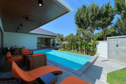Chalet de 4 dormitorios en Hua Hin, Tailandia № 168386 - foto 8
