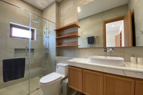 Chalet de 4 dormitorios en Hua Hin, Tailandia № 168386 - foto 30