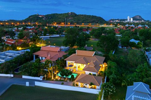 Chalet de 2 dormitorios en Hua Hin, Tailandia № 168388 - foto 16