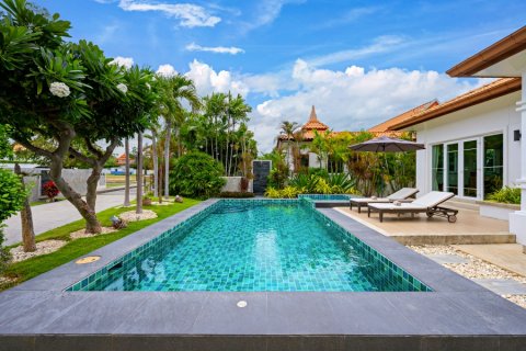Chalet de 2 dormitorios en Hua Hin, Tailandia № 168388 - foto 2