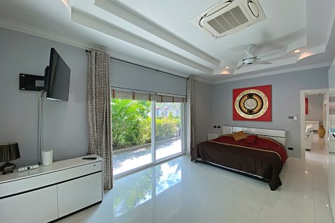 Chalet de 4 dormitorios en Hua Hin, Tailandia № 168387 - foto 23
