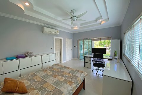 Chalet de 4 dormitorios en Hua Hin, Tailandia № 168387 - foto 30