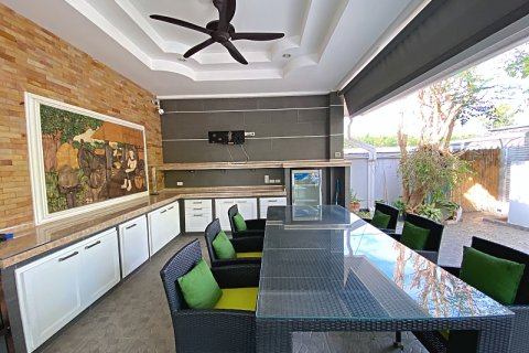 Chalet de 4 dormitorios en Hua Hin, Tailandia № 168387 - foto 8