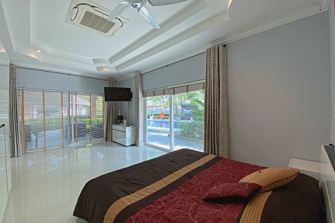 Chalet de 4 dormitorios en Hua Hin, Tailandia № 168387 - foto 21