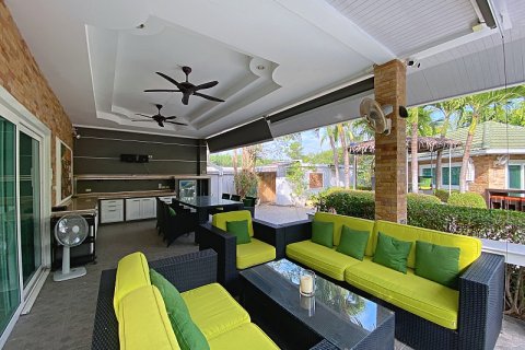 Chalet de 4 dormitorios en Hua Hin, Tailandia № 168387 - foto 7
