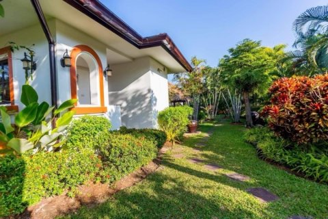 Chalet de 5 dormitorios en Hua Hin, Tailandia № 168354 - foto 18