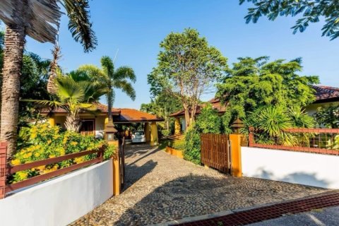 Chalet de 5 dormitorios en Hua Hin, Tailandia № 168354 - foto 16