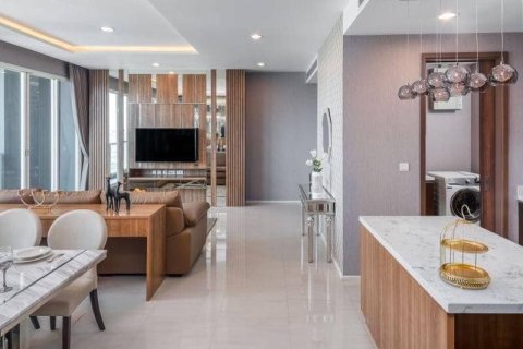 Condominio de 3 dormitorios en Bang Kho Laem, Bangkok, Tailandia № 208481 - foto 3