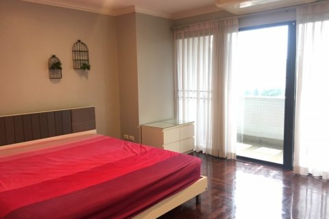 Condominio de 3 dormitorios en Bangkok, Tailandia № 66715 - foto 11