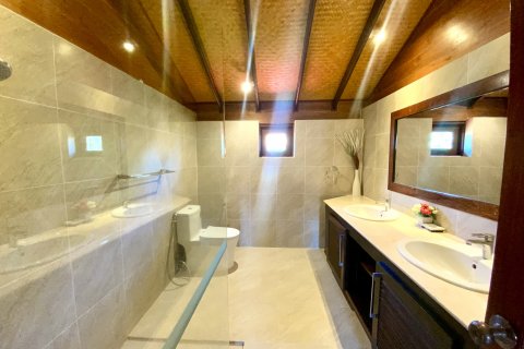 Casa de 4 dormitorios en Ko Samui, Tailandia № 135120 - foto 19