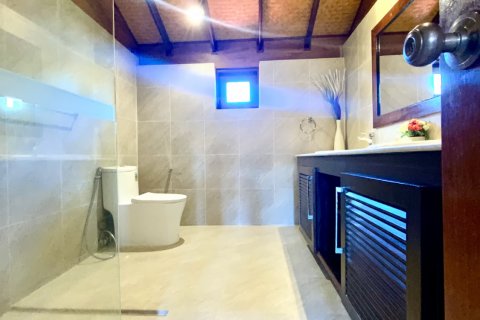 Casa de 4 dormitorios en Ko Samui, Tailandia № 135120 - foto 15