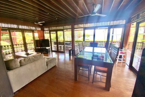 Casa de 4 dormitorios en Ko Samui, Tailandia № 135120 - foto 12