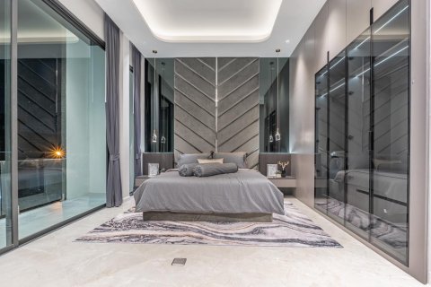 Casa de 5 dormitorios en Pattaya, Tailandia № 117399 - foto 12