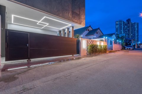 Casa de 5 dormitorios en Pattaya, Tailandia № 117399 - foto 4