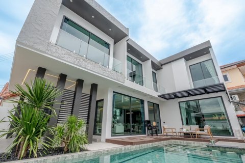 Casa de 5 dormitorios en Pattaya, Tailandia № 117399
