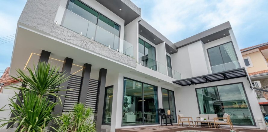 Casa de 5 dormitorios en Pattaya, Tailandia № 117399