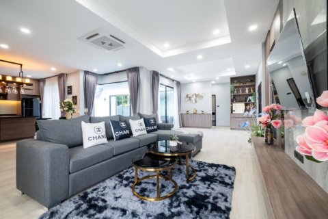 Casa de 3 dormitorios en Pattaya, Tailandia № 117398 - foto 4