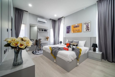 Casa de 3 dormitorios en Pattaya, Tailandia № 117398 - foto 15