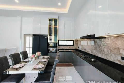 Haus in Pattaya, Thailand 4 Schlafzimmer № 180314 - Foto 16