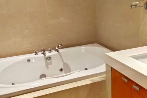 Condominio de 3 dormitorios en Bangkok, Tailandia № 66676 - foto 11