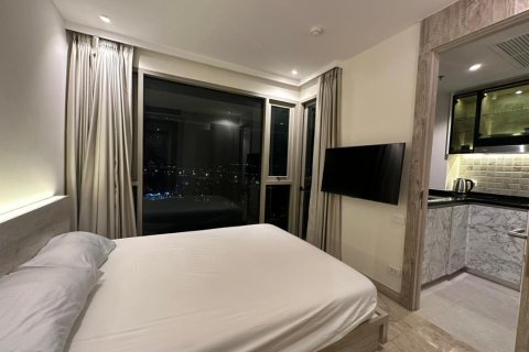Apartamento de 2 habitaciones en Pattaya, Tailandia № 205847 - foto 3
