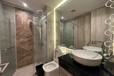 Apartamento de 2 habitaciones en Pattaya, Tailandia № 205847 - foto 10