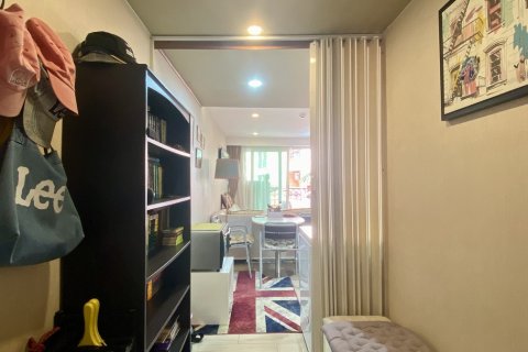 Apartamento de 2 habitaciones en Pattaya, Tailandia № 205843 - foto 2