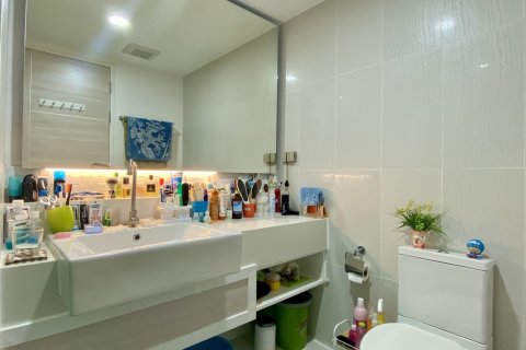 Apartamento de 2 habitaciones en Pattaya, Tailandia № 205843 - foto 4
