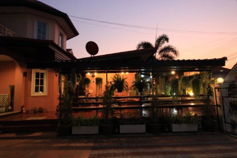 Casa de 5 dormitorios en Pattaya, Tailandia № 157461 - foto 12