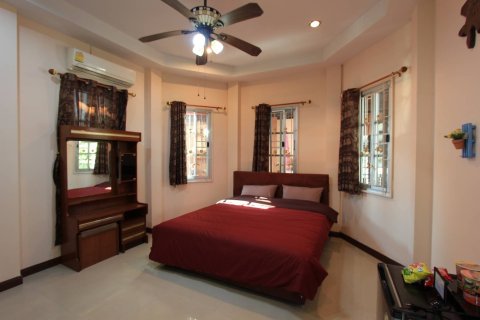 Casa de 5 dormitorios en Pattaya, Tailandia № 157461 - foto 8