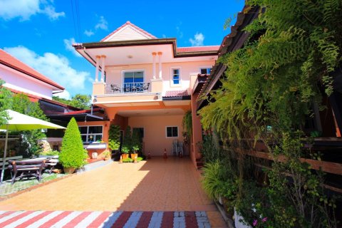 Casa de 5 dormitorios en Pattaya, Tailandia № 157461