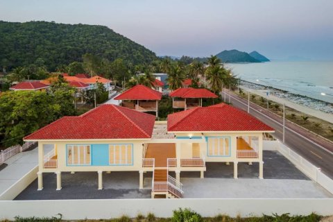 Casa de 1 dormitorio en Prachuap Khiri Khan, Tailandia № 134591 - foto 2