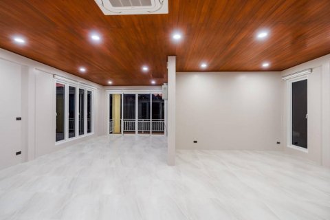 Casa de 1 dormitorio en Prachuap Khiri Khan, Tailandia № 134591 - foto 4