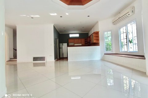 Casa de 5 dormitorios en Bangkok, Tailandia № 157543 - foto 19