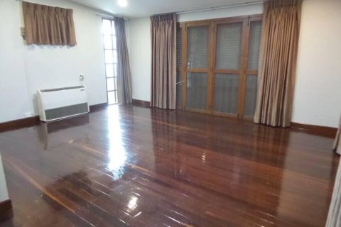Casa de 4 dormitorios en Bangkok, Tailandia № 157541 - foto 8