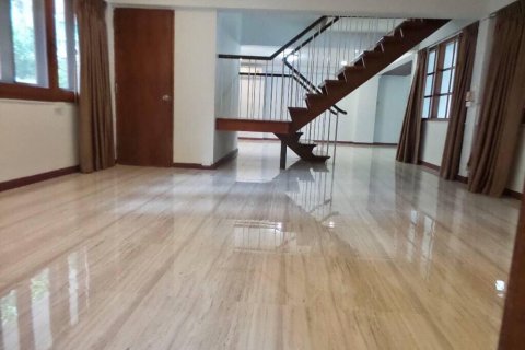 Casa de 4 dormitorios en Bangkok, Tailandia № 157541 - foto 13